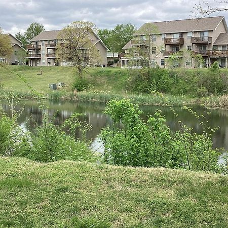 A Little Lake Retreat ブランソン エクステリア 写真